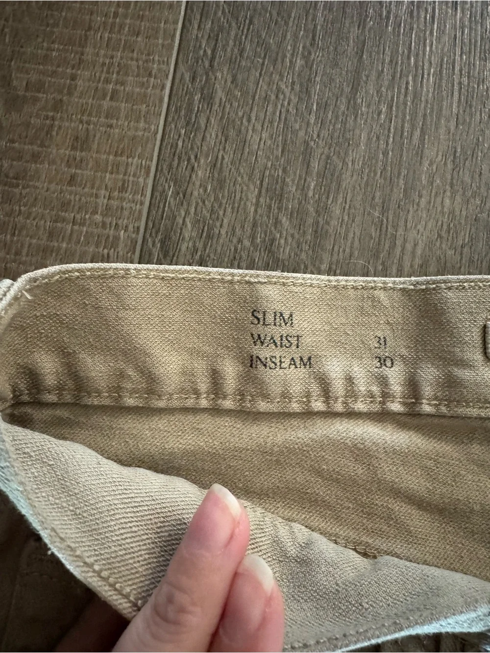 Banana Republic Men’s Traveler Chinos in Light Khaki (31x30; slim fit)